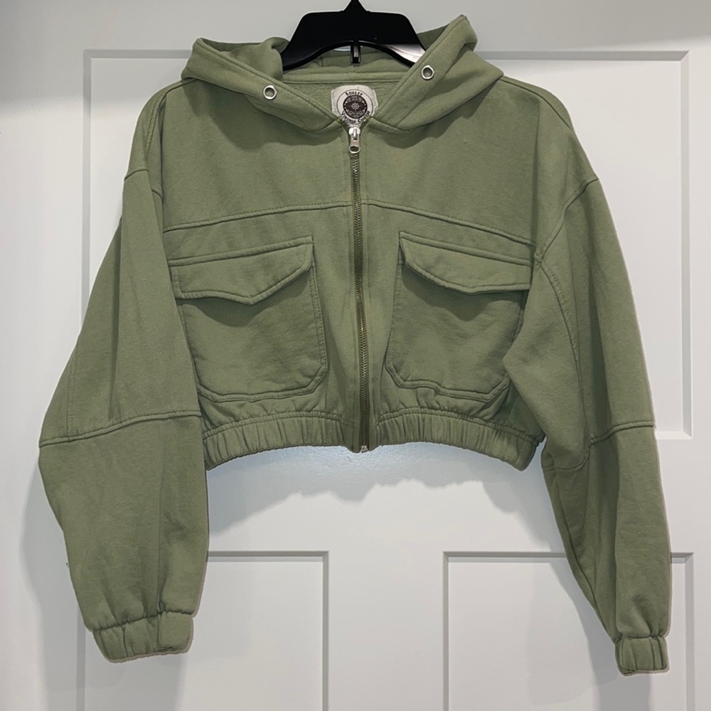 Ashley Vintage Charm, size Large, color olive green
